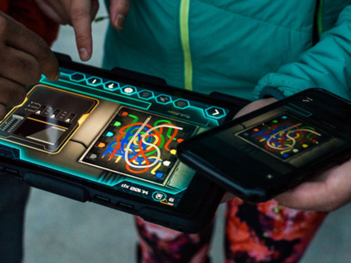 a hand holding a cellphone